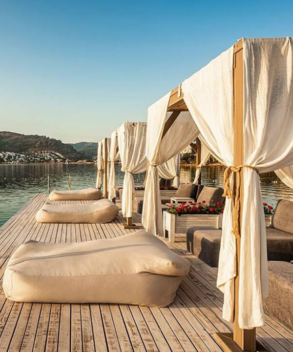 Efe Tente | Pergola, Tente ve Gölgelendirme Sistemleri efe tente, efe tente gölge sistemleri, pergola, pergola sistemleri, otomatik pergola, bioclimatik pergola, tente sistemleri, ithal kasetli tente, mafsallı tente, dekoratif tente, gölgelendirme sistemleri, özel tasarım tente, teras kapatma, bahçe gölgelendirme, şezlong minderi, ahşap loca, kabana sistemleri